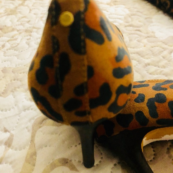 Sueded Animal print pumps - Picture 7 of 8